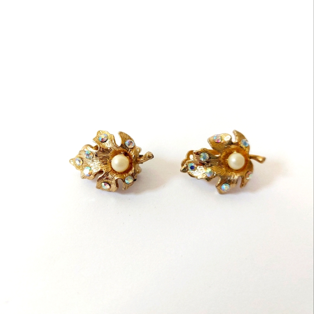 Gold Tone Leaf Clip On Earrings Irridescent & Pearlized rhinestone Accents‎